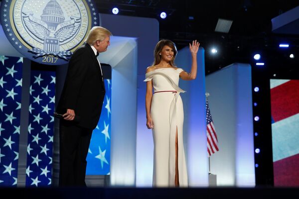 Президент США Дональд Трамп со своей супругой Меланьей на балу в честь инаугурации - Sputnik Беларусь
