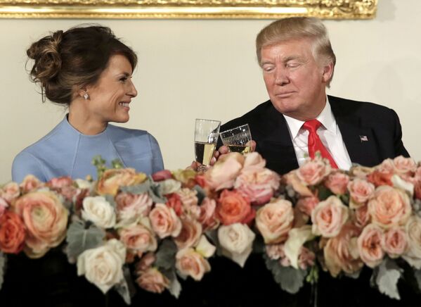 Президент США Дональд Трамп с женой Меланьей на инаугурационном завтраке - Sputnik Беларусь