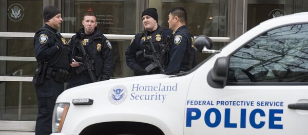 Охрана возле суда в Бруклине, где судили Коротышку Охрана возле суда в Бруклине, где судили Коротышку - Sputnik Беларусь