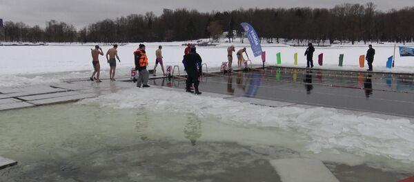 Чэмпіянат па спартыўным зімовым плаванні Чэмпіянат па спартыўным зімовым плаванні - Sputnik Беларусь
