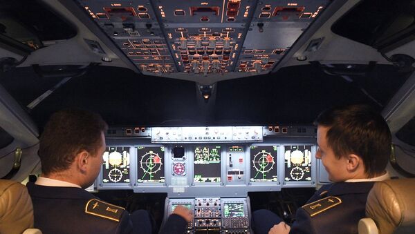 Конкурс пилотирования пассажирского самолета Sukhoi Superjet 100 - Sputnik Беларусь