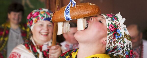 Старажытны абрад Цягнуць Каляду на дуба - Sputnik Беларусь