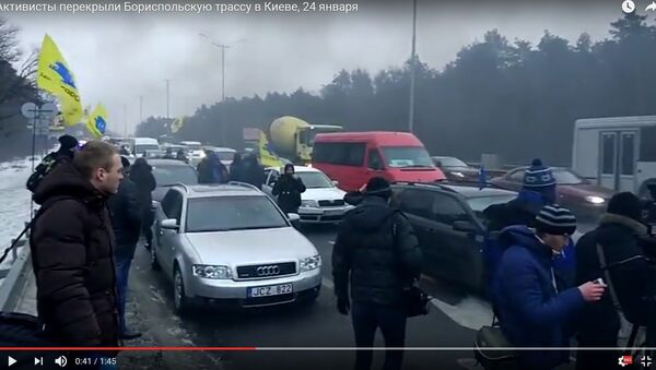 Против растаможки: украинские автолюбители перекрыли въезды в Киев - Sputnik Беларусь