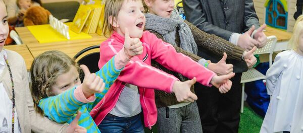 Во время презентации книги для детей Сумны суп в рамках проекта MOVABOX - Sputnik Беларусь