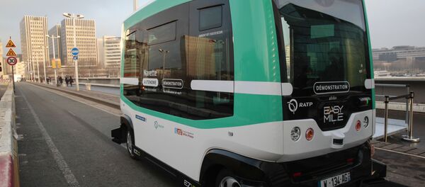 Беспилотные автобусы тестируют в Париже - Sputnik Беларусь