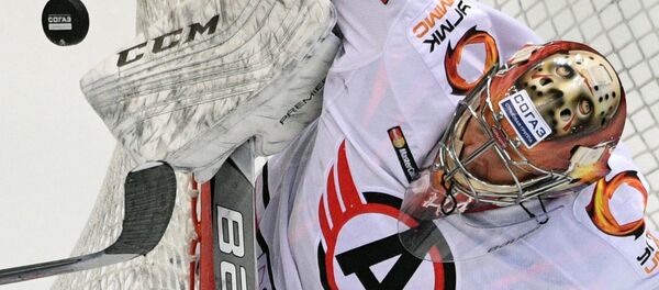 Вратарь Автомобилиста Владимир Сохатский - Sputnik Беларусь