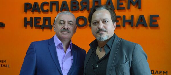 Координатор проекта Александр Левенчук и итальянский продюсер Анджело Сконда - Sputnik Беларусь