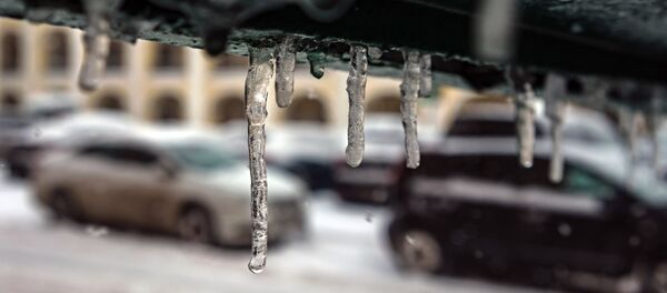 Сосульки на поручнях, архивное фото - Sputnik Беларусь