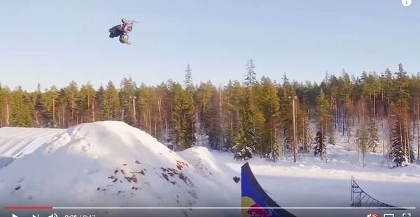 Двойное сальто на снегоходе - Sputnik Беларусь