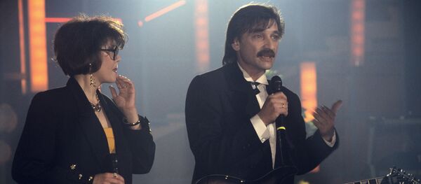 Спевакі Ядвіга Паплаўская і Аляксандр Ціхановіч Спевакі Ядвіга Паплаўская і Аляксандр Ціхановіч - Sputnik Беларусь