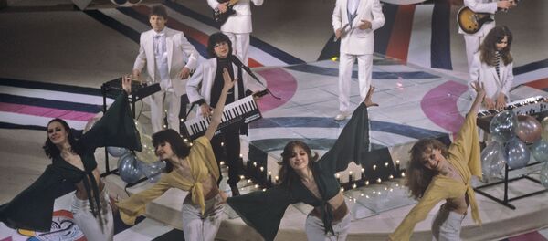 Много лет Александр Тиханович играл и был солистом ансамбля Верасы - Sputnik Беларусь