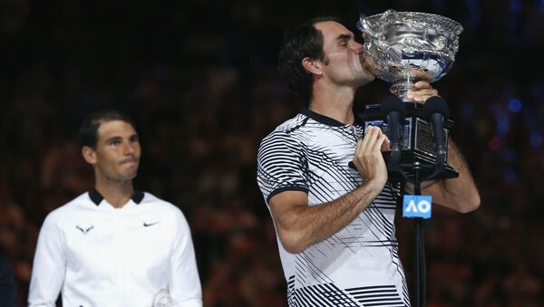 Швейцарец Роджер Федерер переиграл испанца Рафаэля Надаля и стал пятикратным победителем Открытого чемпионата Австралии по теннису, в 18-й раз в карьере выиграв турнир Большого шлема - Sputnik Беларусь