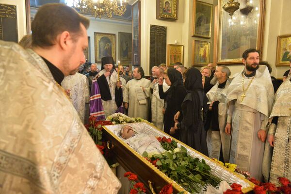 Заупокойная литургия по умершему народному артисту Беларуси Александру Тихановичу - Sputnik Беларусь