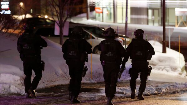 Канадская полиция возле мечети, где произошло нападение - Sputnik Беларусь