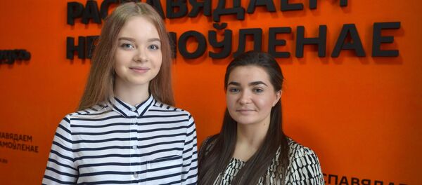 Удзельніцы музычнага конкурсу Ты супер! Дар'я Чарнова і Наста Краўчэня Удзельніцы музычнага конкурсу Ты супер! Дар'я Чарнова і Наста Краўчэня - Sputnik Беларусь