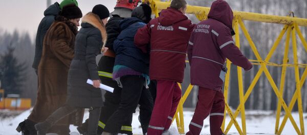 Женщину спустили с крана и передали медикам - Sputnik Беларусь