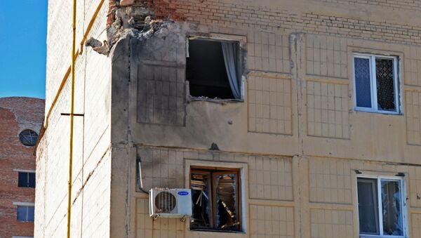 Жилое здание в Донецке, пострадавшее от обстрела - Sputnik Беларусь