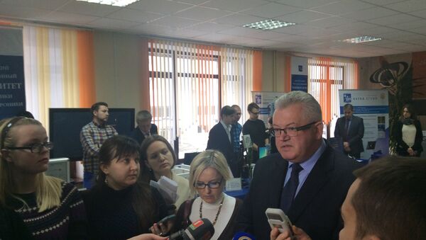 Министр образования Игорь Карпенко с журналистами - Sputnik Беларусь