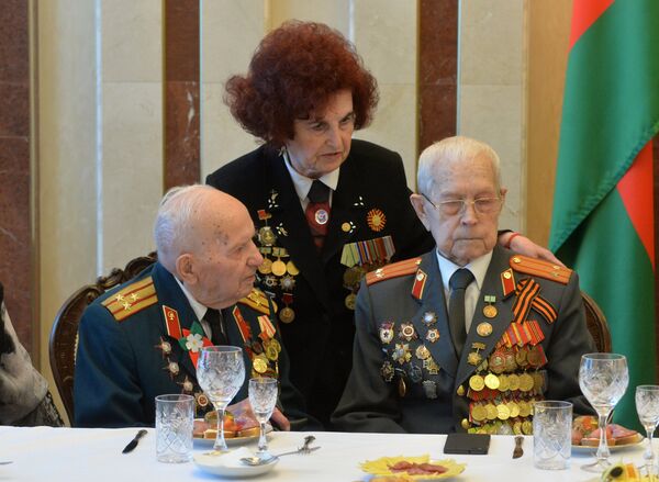 Блокадники и защитники Ленинграда на приеме в посольстве России - Sputnik Беларусь