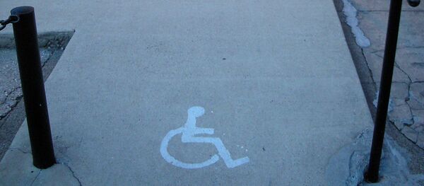 Пандус с перилами, архивное фото Пандус с перилами, архивное фото - Sputnik Беларусь