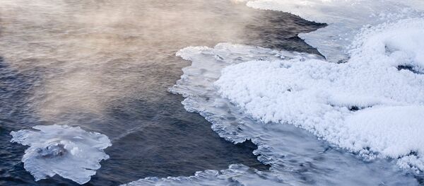 Лед на реке, архивное фото - Sputnik Беларусь