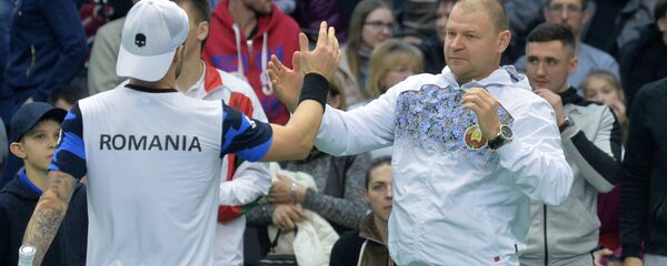 Капитан белорусской команды Владимир Волчков и румынский теннисист Адриан Унгур - Sputnik Беларусь