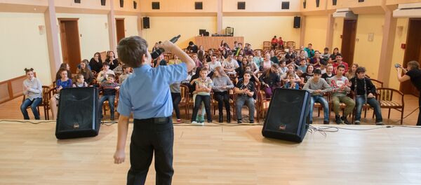 Участники шоу Ты супер! учатся не волноваться на публике - Sputnik Беларусь