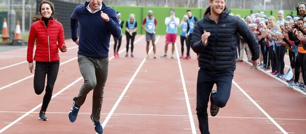 Благотворительный забег в Лондоне с участием принцев Гарри и Уильяма и Кейт Миддлтон - Sputnik Беларусь
