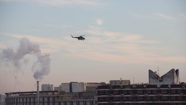 Военный вертолет в центре Минска - Sputnik Беларусь