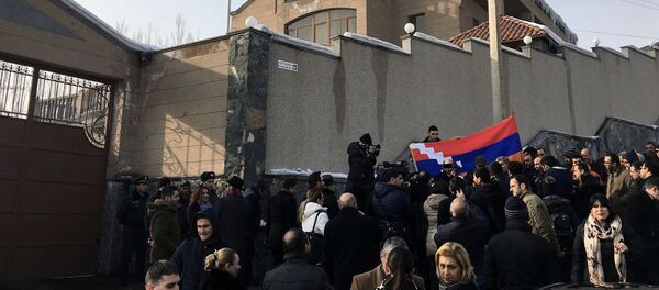 Акция протеста у посольства Беларуси в Армении против экстрадиции блогера Александра Лапшина в Азербайджан - Sputnik Беларусь