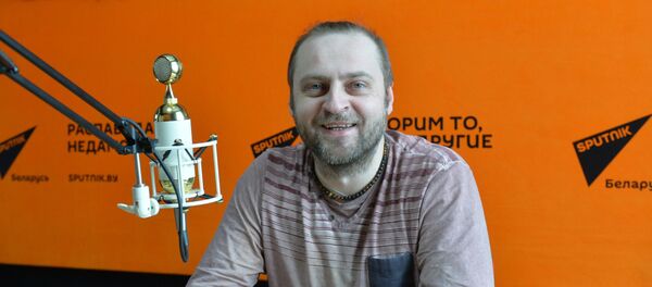 Лідэр гурта J:Mорс Уладзімір Пугач у студыі радыё Sputnik Беларусь Лідэр гурта J:Mорс Уладзімір Пугач у студыі радыё Sputnik Беларусь - Sputnik Беларусь