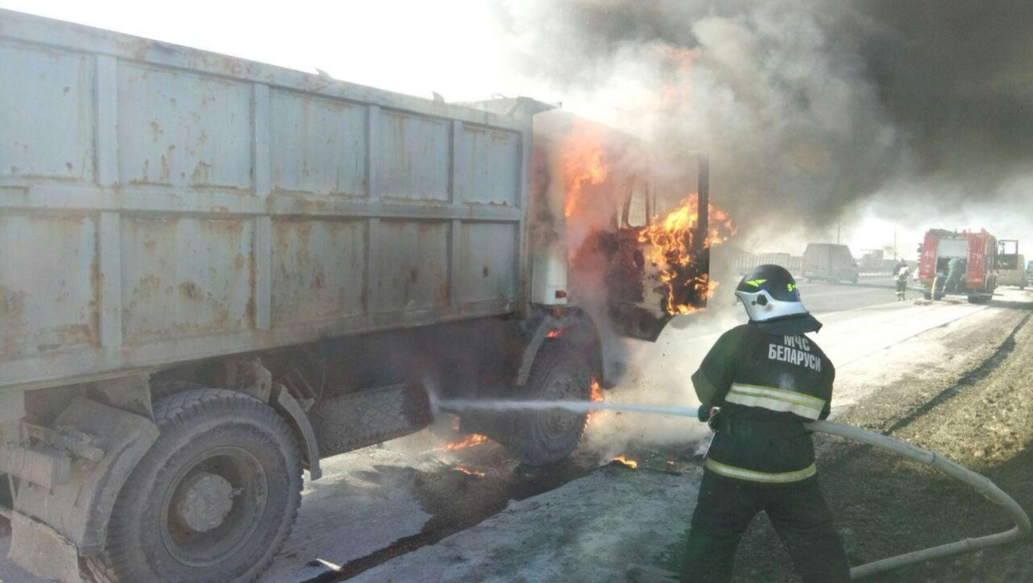С телегино становлянского района липецкой области сгорел дом. Маз 203 спб домтрансавто. Сгоревший маз 5432. Горящий маз под первоуральском. Горел маз.