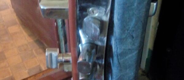 Взломанная дверь в квартире Дмитрия Середы - Sputnik Беларусь