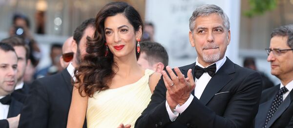 Американский актер Джордж Клуни и его жена британский адвокат Амаль Клуни - Sputnik Беларусь