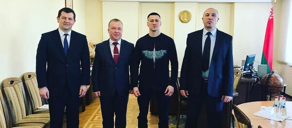 Виталий Гурков (второй справа) - Sputnik Беларусь