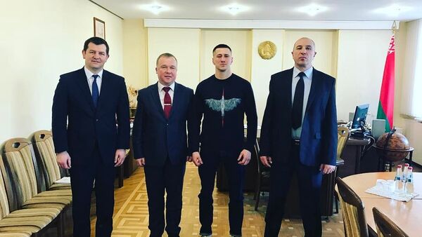 Виталий Гурков (второй справа) - Sputnik Беларусь