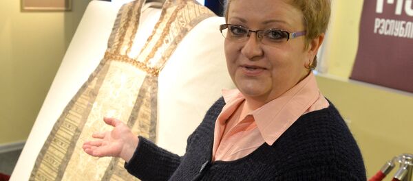 Рэстаўратар Вольга Канаплёва займалася аднаўленнем арната больш за год - Sputnik Беларусь