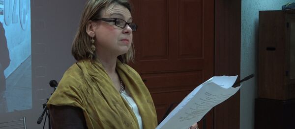 Видеофакт: Фиона Гибб читает стихотворение Максима Богдановича - Sputnik Беларусь