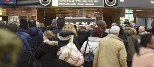 Пассажиры в аэропорту Гамбурга - Sputnik Беларусь