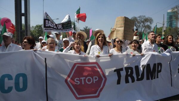 Протест против Трампа в Мексике - Sputnik Беларусь