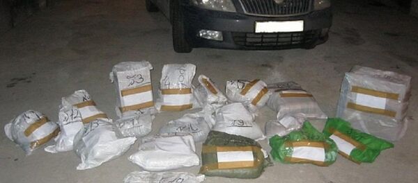 Изделия из драгметаллов, которые достали из тайника автомобиля Skoda - Sputnik Беларусь