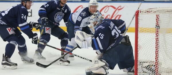 Нефтехимик забил гол в ворота минского Динамо - Sputnik Беларусь