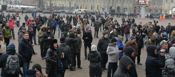 Собравшиеся люди на Марше рассерженных белорусов - Sputnik Беларусь