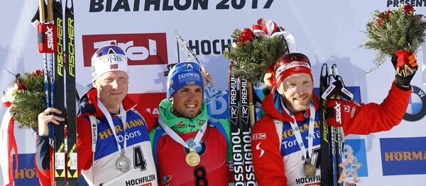 Тройка призеров масс-старта ЧМ по биатлону в Хохфильцене Тройка призеров масс-старта ЧМ по биатлону в Хохфильцене - Sputnik Беларусь