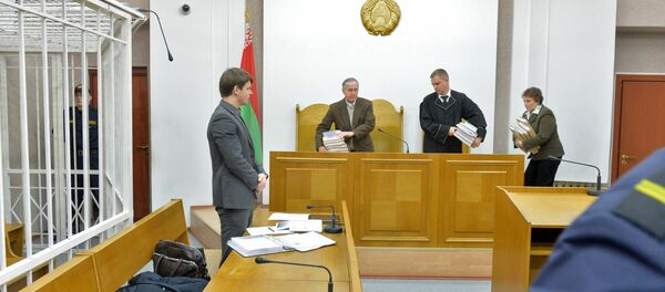 Председательствует на процессе судья Петр Орлов Председательствует на процессе судья Петр Орлов - Sputnik Беларусь