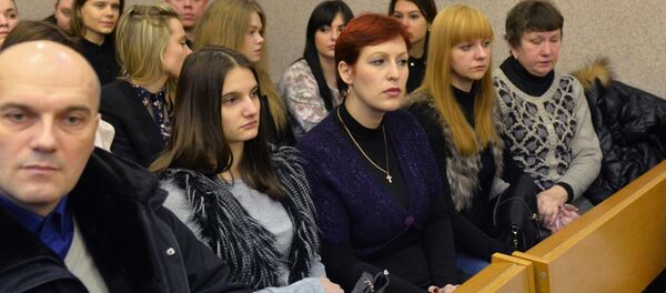 Семья женщины, погибшей в ТЦ Новая Европа Семья женщины, погибшей в ТЦ Новая Европа - Sputnik Беларусь