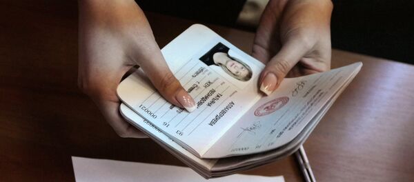 В ДНР начали выдавать собственные паспорта В ДНР начали выдавать собственные паспорта - Sputnik Беларусь