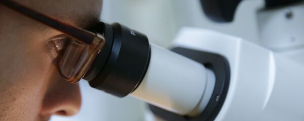 Микроскоп, архивное фото - Sputnik Беларусь