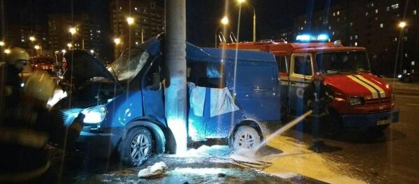 Газель врезалась в столб на улице Тимерязева в Минске - Sputnik Беларусь