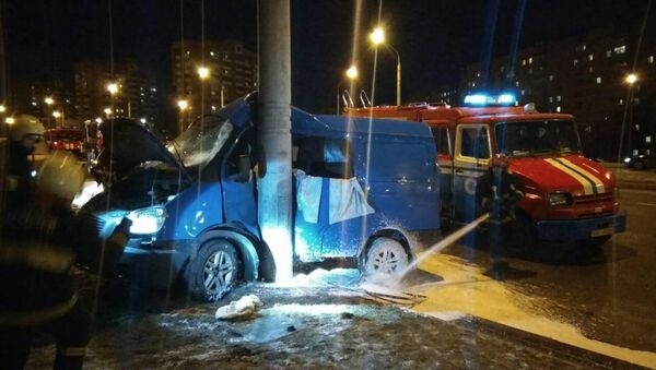 Газель врезалась в столб на улице Тимерязева в Минске - Sputnik Беларусь